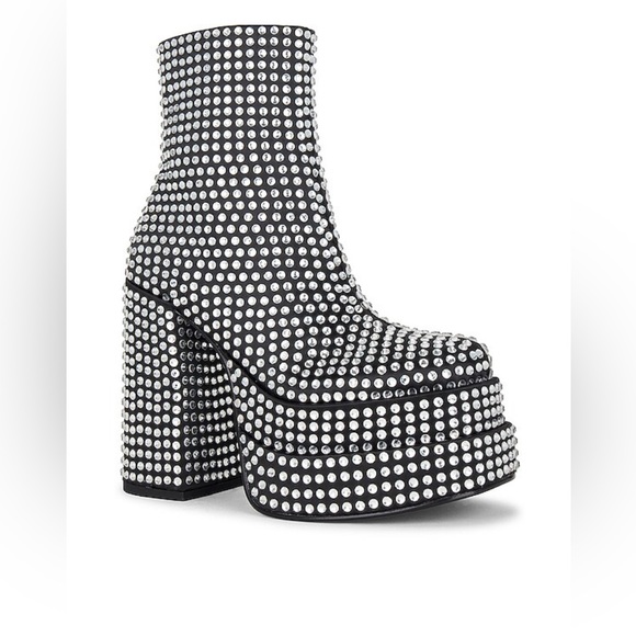 Cobra Bootie in Black
Steve Madden - Picture 1 of 10